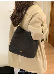 Schwarze Damen Schultertasche Detailansicht, große Kapazität Pendler Handtasche Alltag.