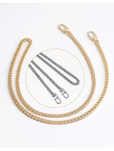 Chaine de sac de rechange en metal dore et argente, parfaite pour sacs a main et pochettes detail.