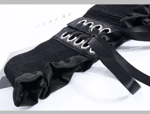 Cinturón de corsé elástico ancho para mujer en negro con ojales metálicos y cinta.