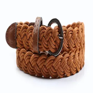 Cintura treccia donna marrone con fibbia metallica rotonda, accessorio casual elegante.