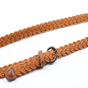 Cintura intrecciata marrone da donna con fibbia ad anello in metallo cintura decorativa dettaglio