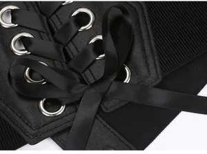 Cintura corsetto larga nera da donna con nastro allacciato e occhielli metallici eleganti.