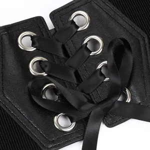 Cintura corsetto larga nera da donna con allacciatura a nastro e occhielli metallici.