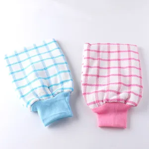 Set de guantes de baño exfoliantes de doble capa con diseño de cuadros azules y rosas para el cuerpo.