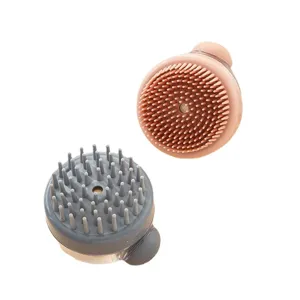 Brosse de massage pour cuir chevelu en silicone avec distributeur pour les cheveux.
