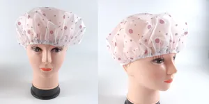 Vista dettagliata della cuffia doccia impermeabile in PE ispessito con stampa per adulti.