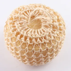 Bola de esponja de baño de sisal natural con esponja interior para exfoliación corporal eco.