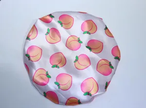 Dettaglio cuffia doccia stampa pesca, cuffietta impermeabile per bei capelli donna.