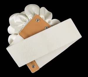 Ceinture élastique large pour femme avec grande fleur en satin et fermeture à pression.