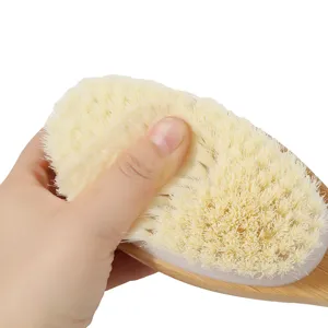 Konti plano vourtsas ntous me malakes trighes deiknei pykni yfi kai vasis silikonis.
