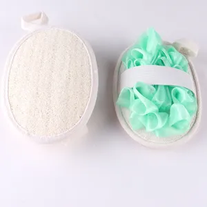 Dettaglio spugna da bagno in lufa naturale, pouf doccia esfoliante a doppia faccia.