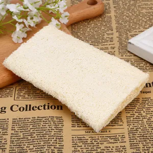 Éponge de bain loofah naturelle pour une exfoliation douce du corps et le soin quotidien.