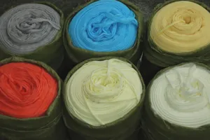 Wholesale colorful mesh bath sponge rolls, bulk PE netting material for shower accessories.