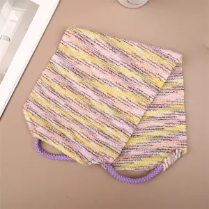 Peeling rückenband duschtuch mit geflochtenen griffen für gründliche reinigung und entspanntes baden.