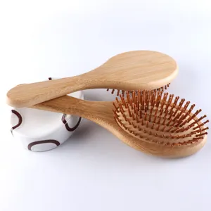 Spazzola per capelli con cuscino d'aria in bambu per massaggio cute e capelli lisci.