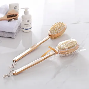 Cepillo de baño de madera de mango largo con cerdas de doble cara y puntos de masaje corporal.