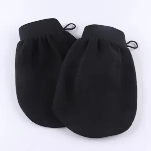 Guantes de baño exfoliantes negros para el cuerpo con muñeca elástica y lazo para colgar.