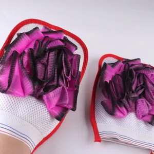Doppelseitiger Duschhandschuh mit Netzschwamm für effektive Körperreinigung und Peeling.