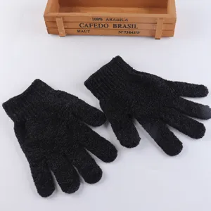Detailansicht schwarzer Fünffinger Peeling Badehandschuhe, ideal für die Körperpflege.
