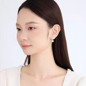 Korean minimalist copper alloy cubic zirconia four-leaf clover stud earrings for women
