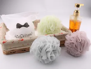 Grand ensemble de sponge de bain doux en filet avec sac d'emballage et panier de douche.