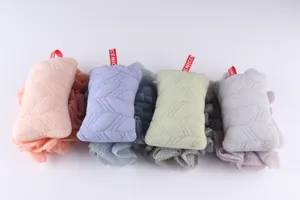 Koreanisches mehrfarbiges Badeschwamm-Set mit Netz und Aufhängeöse für die tägliche Dusche.