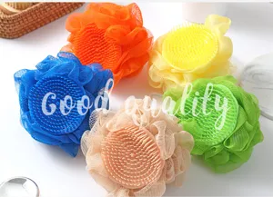 Gran esponja de ducha colorida con cepillo de masaje suave para la limpieza corporal diaria.