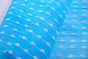 Detalle de tela de esponja de baño de nylon azul, material texturizado de malla para el cuerpo.