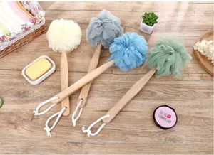 Brosse de douche à long manche en bois et filet de bain souple pour le corps