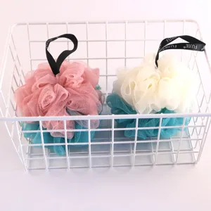 Éponge de douche bicolore douce avec anneau de suspension, grand pouf de bain pour la douche.