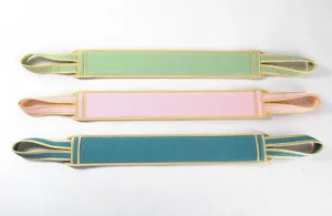 Juego de tres tiras largas de baño exfoliantes con asas para la limpieza corporal.