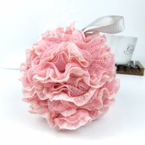 Esponja de baño de malla rosa con delicado borde de encaje y cinta para colgar fácilmente