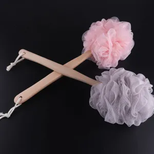 Langer Holzbürsten-Detail, weicher Nettschwamm für bequemes Rückenschrubben und Körperwäsche.
