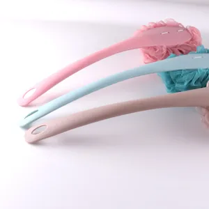 Cepillo de ducha de mango largo con esponja de malla suave, diseño ergonómico para la espalda.