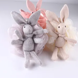 Détail de l'éponge de douche lapin mignon, éponge de bain exfoliante douce pour la douche quotidienne.