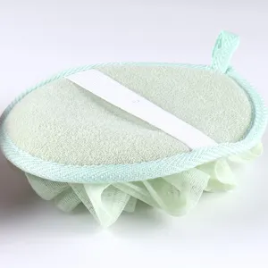Gedetailleerd overzicht van lichte groene douchepons met elastische handband en net.