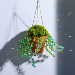 Adorno de planta colgante atrapasueños de cristal en maceta de terracota con cuentas de colores para jardín