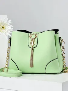 Sac à bandoulière décontracté vert clair pour femme avec chaîne en métal et pompon chat.