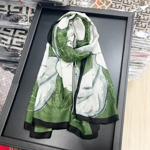 Long foulard femme imprimé camélia vert effet coton lin automne hiver châle pare-soleil.