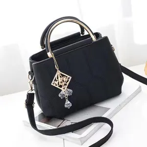 Women Fashion Shoulder Bag PU Leather Urban Minimalist Crossbody Handbag With Metal Handle Stitching Design