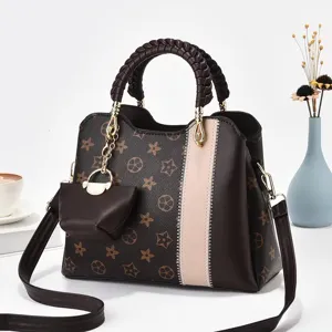 Borsa a tracolla stampata da donna elegante borsa con manico intrecciato e ciondolo