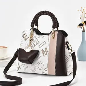 Elegante borsa da donna con manico intrecciato e motivo stampato alla moda per uso quotidiano.