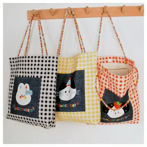 Borsa tote a quadretti casual da donna, grande borsa a tracolla in tela con graziosa toppa.
