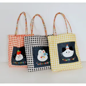 Borsa tote in tela a quadri con simpatico design a tasca con animali, grande borsa a spalla.