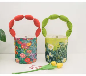 Borsa a secchiello in tela con manico imbottito e design floreale di pittura di Van Gogh.