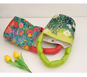 Borsa a secchiello floreale con pittura a olio Van Gogh con manici imbottiti, piccola borsa.