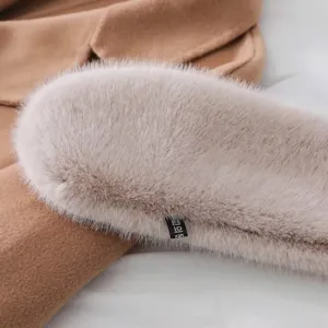 Plush winter faux fur neck warmer scarf for women, cozy thickened soft fluffy winter collar.