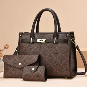 Ensemble de sac à main monogrammé marron 3 pièces avec cabas, pochette et trousse.