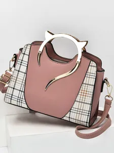 Elegante bolso de mano para mujer bandolera con asa de metal de gato y paneles de cuadros.