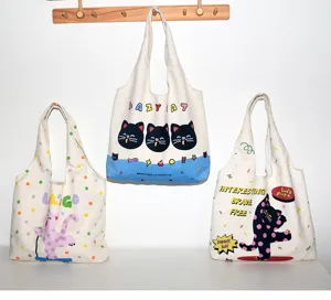 Canvas tote bag with cute cat prints, large capacity casual shoulder bag for daily use.